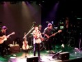 Juanes en vivo presentando su nuevo disco.