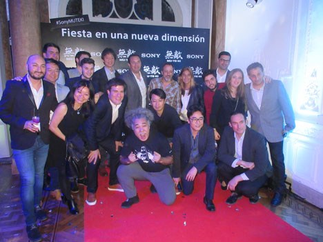 El equipo de Sony encabezado por Armando Mola, Presidente para Argentina, Uruguay y Paraguay, y con la presencia de Jun Komiyama, Diseñador del Muteki