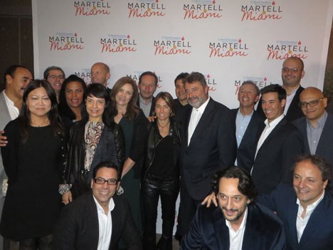 Jesús López con todo el equipo de Universal