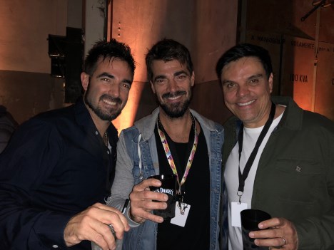 Juanchi y Alberto Moles con Jesse Cervantes de MVS de México