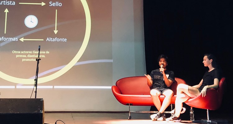 Felipe Guerra de Quema su Cabeza con Cecilia Huerta