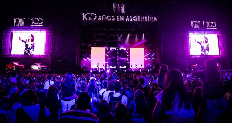 Tini hizo delirar a los fans en el show por los 100 años de Fiat en la Argentina