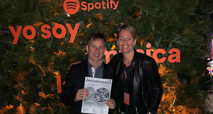 Alejo Smirnoff de Prensario con Mia Nygren, directora regional de Spotify