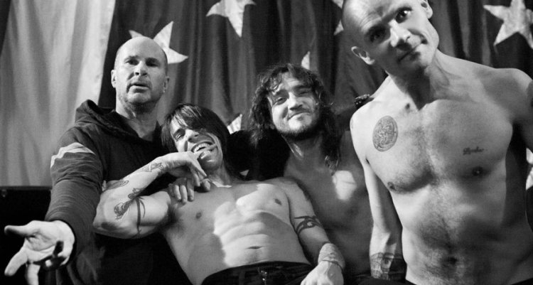 Red Hot Chili Peppers vende su catálogo de canciones