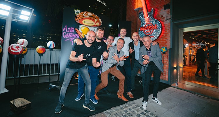 El equipo de cautela junto a Tom Perez (Sr Director Franchise & Development), Anibal Fernández (VP Franchise Cafe Operations), Ramon “Pachi” Higuerey (Area Vice President Franchise Development Americas at Hard Rock International) en el lanzamiento de la Messi Burger.