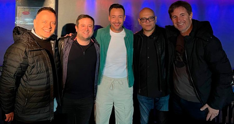 Guille Gilabert de Disney, el mánager Nico Garibotti, Luciano Pereyra, Luis Estrada y Alejo Smirnoff de Prensario