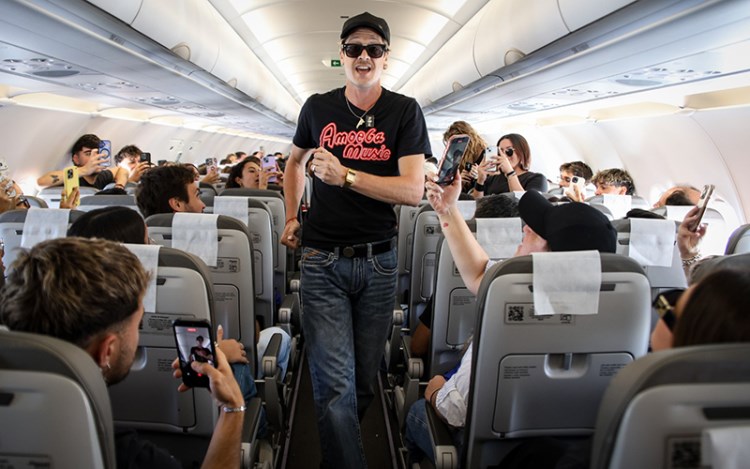 Mega 98.3 y JetSMART transformaron un vuelo a Córdoba en un escenario con Bandalos Chinos